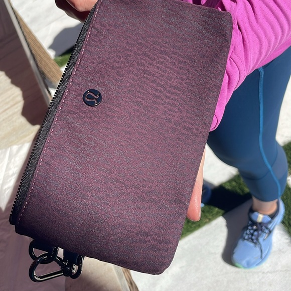 Perfect condition- Lululemon dual zipper 3 pocket wristlet/clutch - Picture 5 of 5